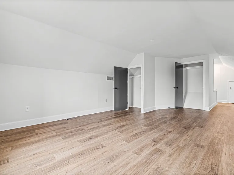 459 2nd St — Photo 27