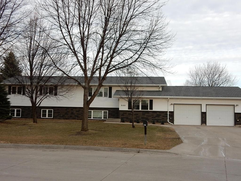 2102 9th Ave NW, East Grand Forks, MN 56721 Zillow