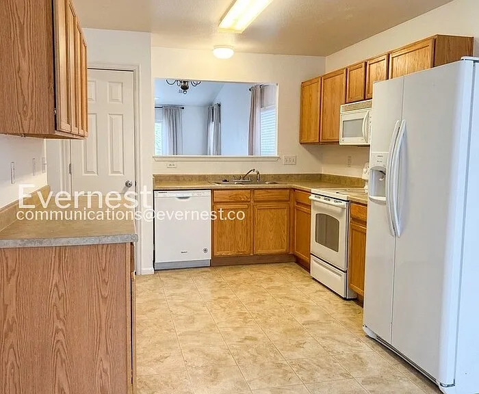 8215 Silver Glen Dr — Photo 3