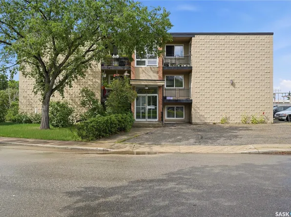 2620 5TH Avenue N #8, Regina, SK S4R 5E5
