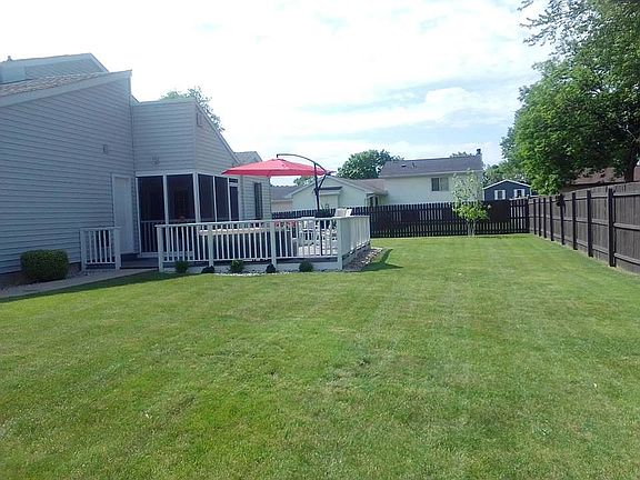4th image of 925 Bavarian Ct