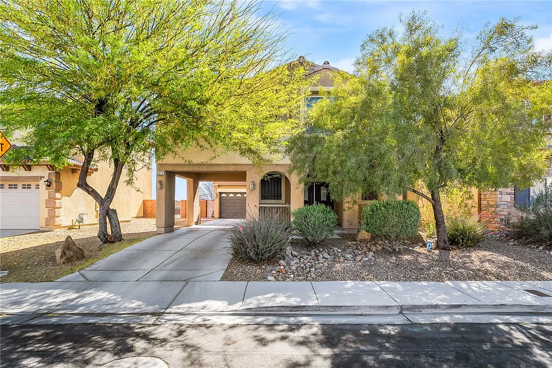 3 bed, 2.5 bath, 2412 sqft, $3,000 — Photo 1