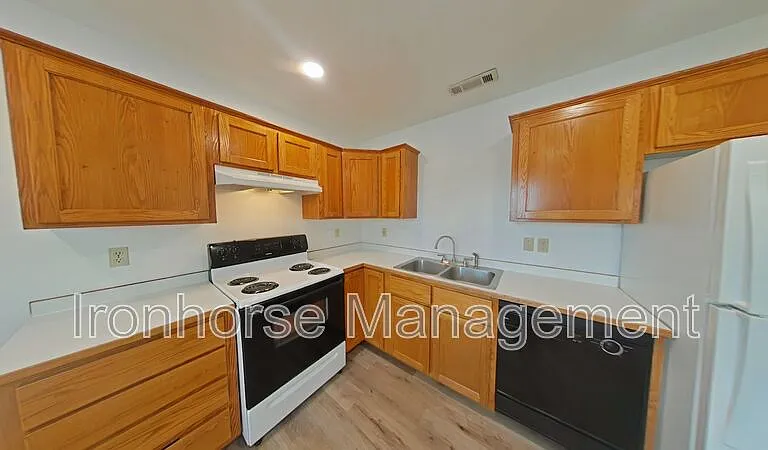 8 Michael Grove Ave #10 — Photo 9