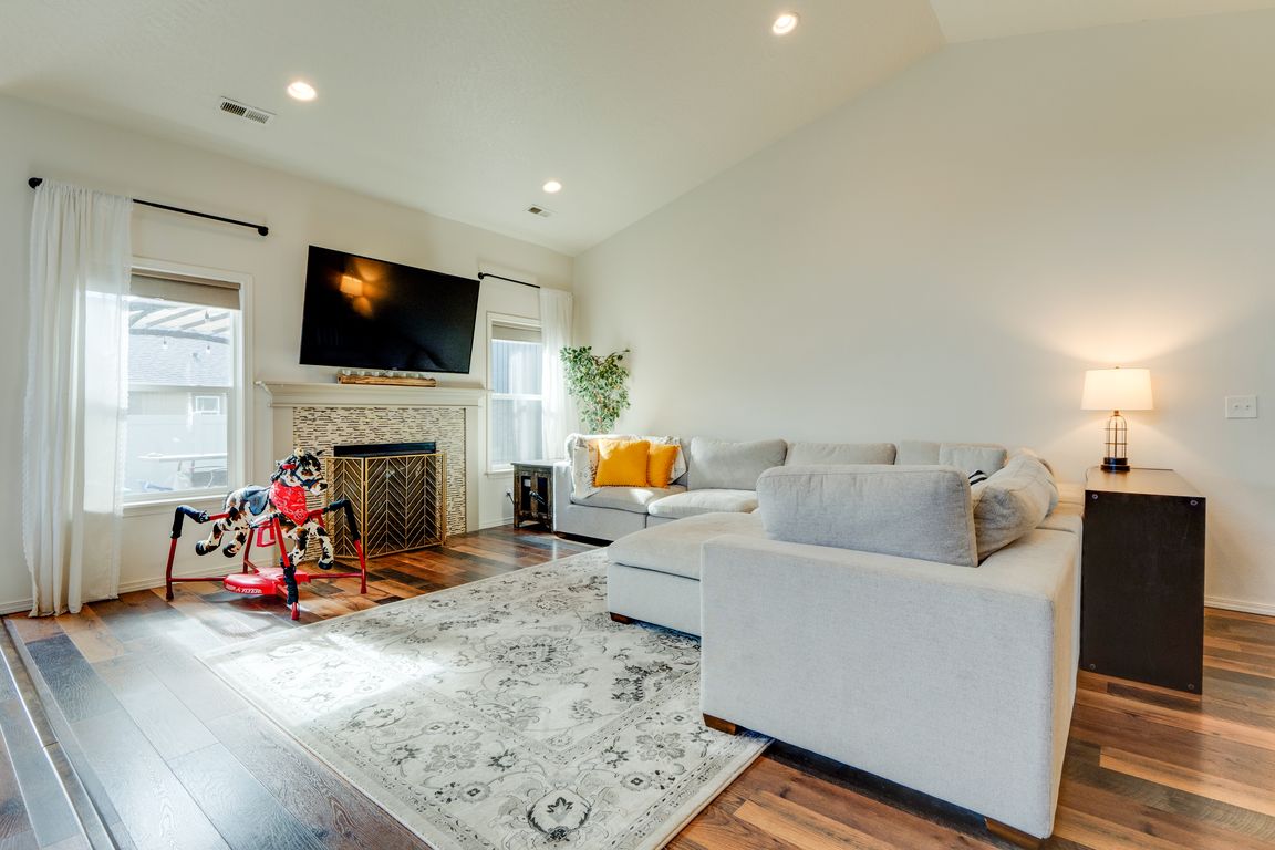 next background image