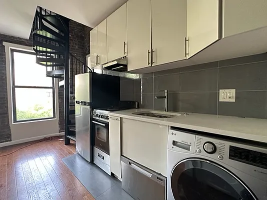 Rented by REAL New York | media 19