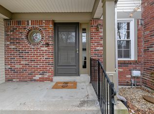 15832 Kersten Ridge Dr, Chesterfield, MO 63017