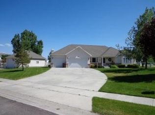 2893 Country Classic Dr, Bluffdale, UT 84065