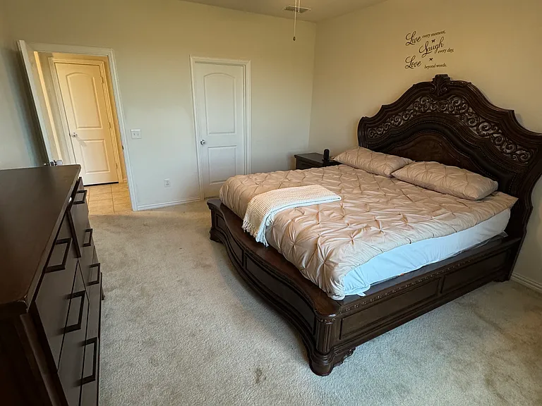 Spcious main bedroom retreat.