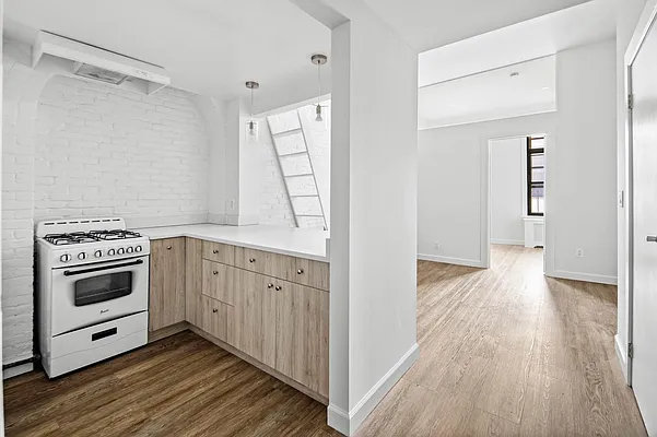 Rented by Urban Real Estate Property Group Inc | media 13