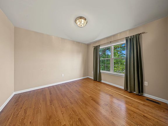 4th image of 1113 Riverwalk Ct