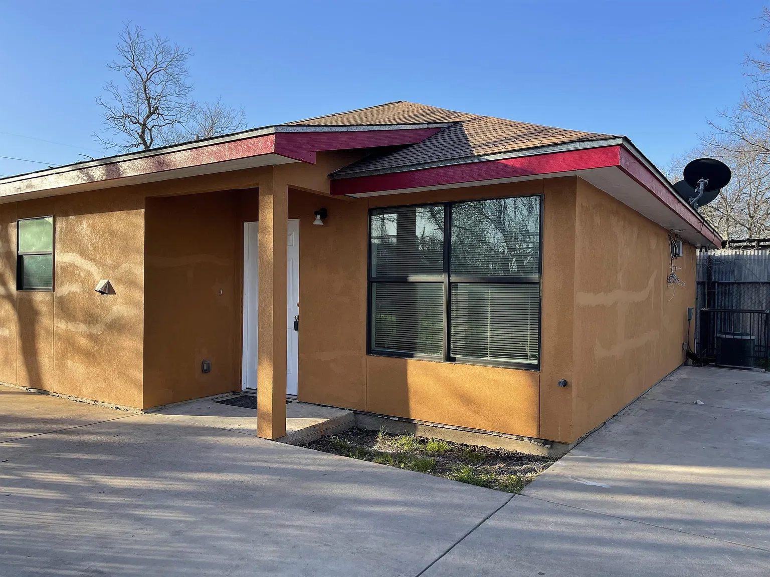 1721 Quintana Road San Antonio, Tx. 78211 - 202 — Photo 2