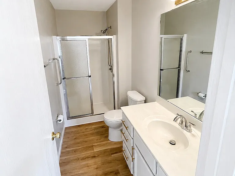 1461 Surrey Ln — Photo 6