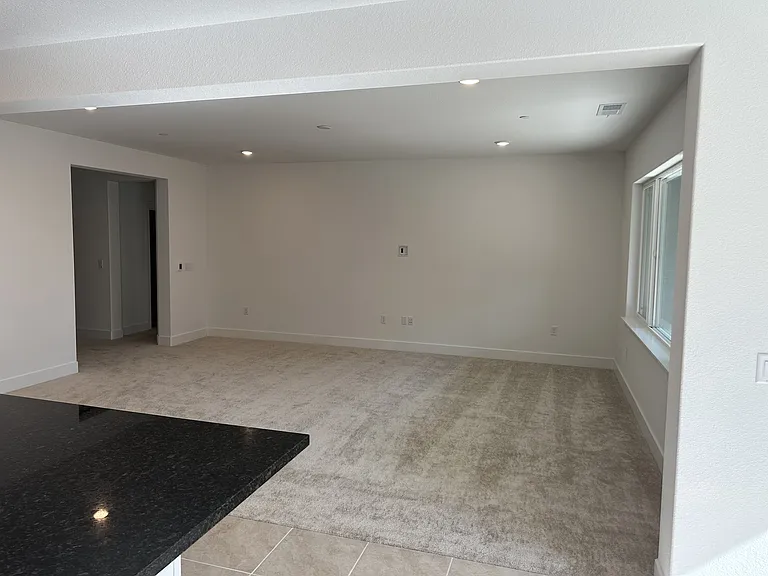 2779 Mulholland Dr — Photo 31