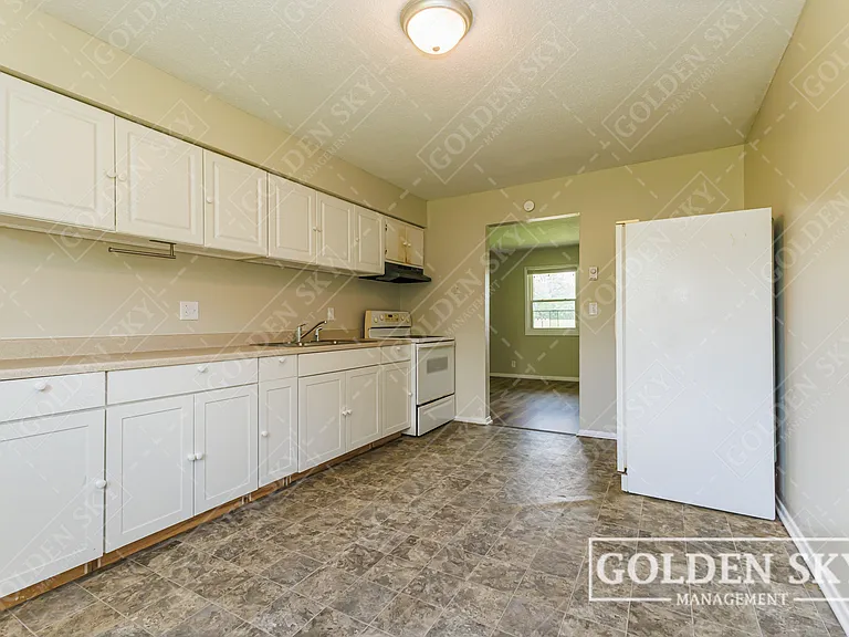 212 S Keystone Cir — Photo 3