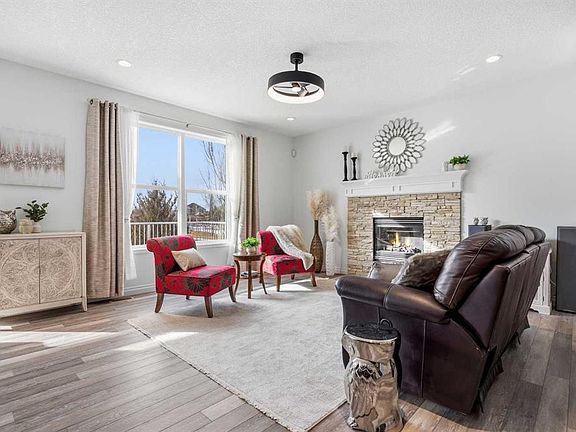 2nd image of 30 E Ranchers Cres