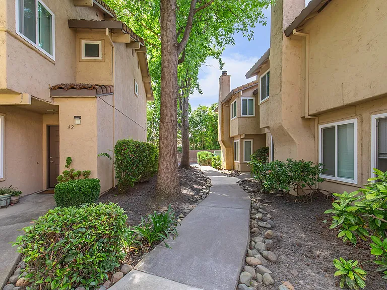 54 Quay Ct — Photo 6