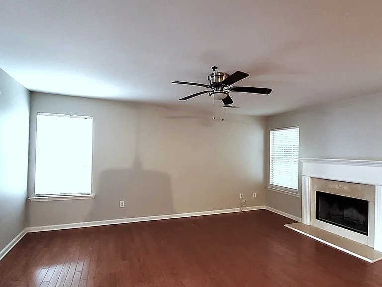 300 Cottonwood Creek Cir — Photo 16
