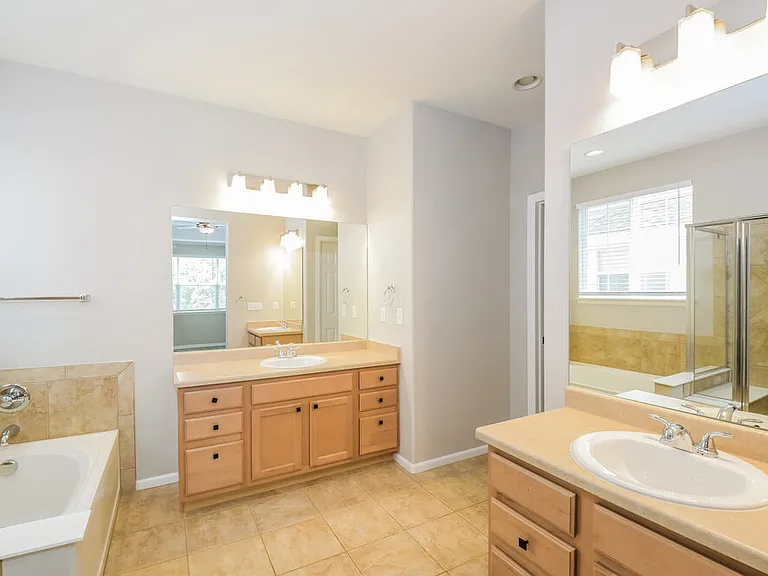 5647 S Buchanan St — Photo 13