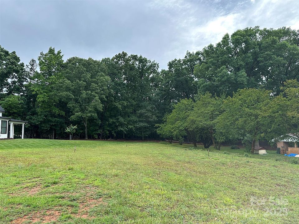 2nd image of 311 Meadow Creek Church Rd