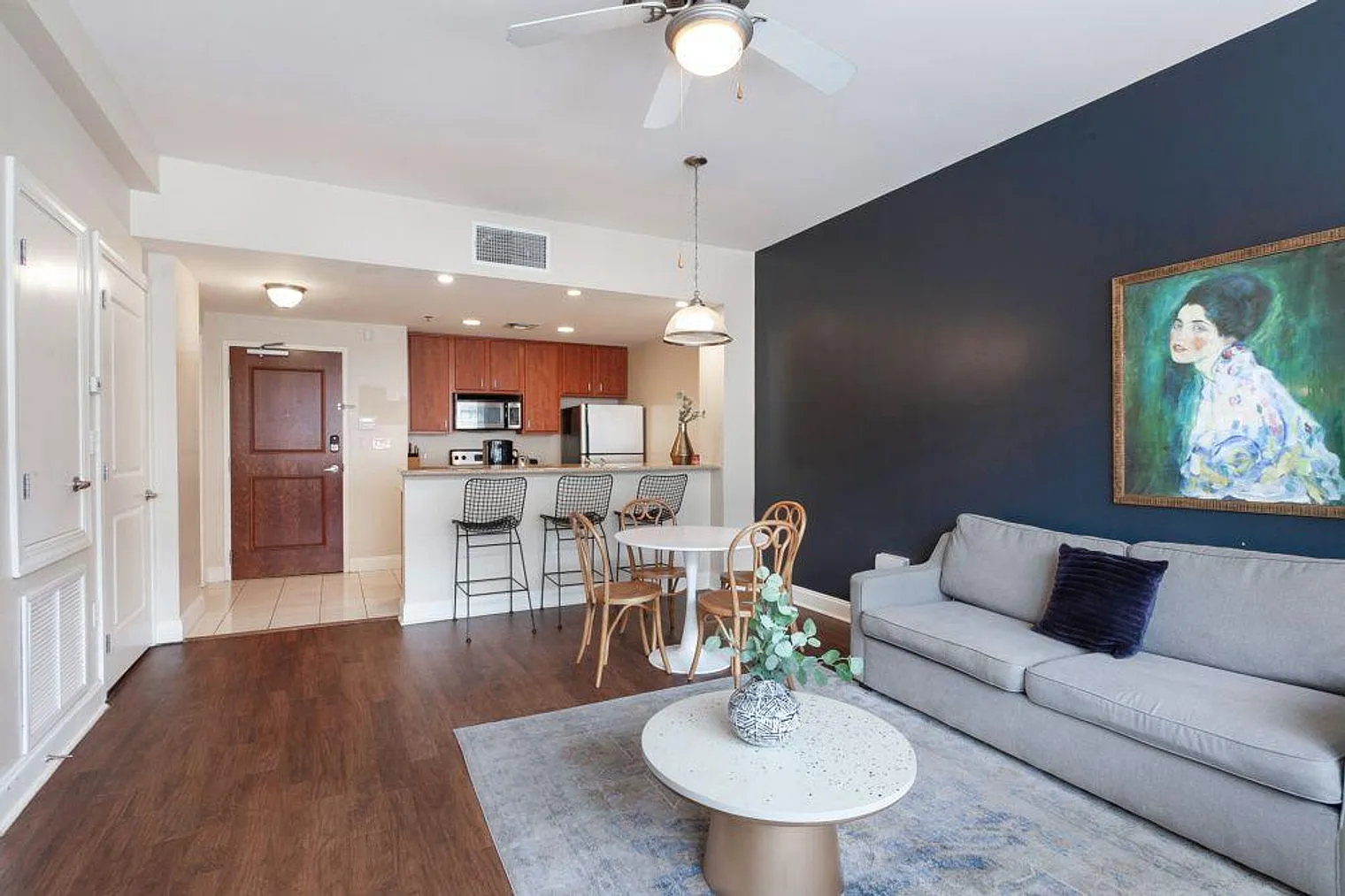 1 bed, 2.0 bath, 430 sqft, $4,401 — Photo 3