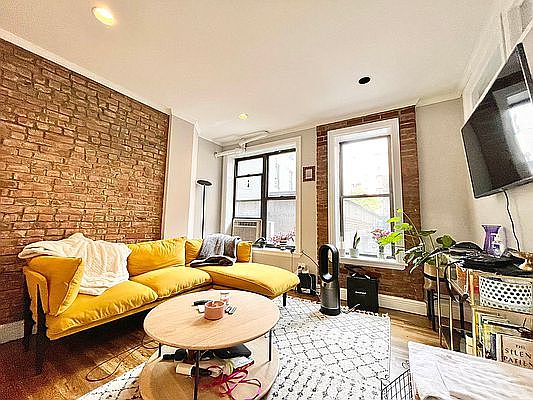 1st image of 122 Suffolk St #2B