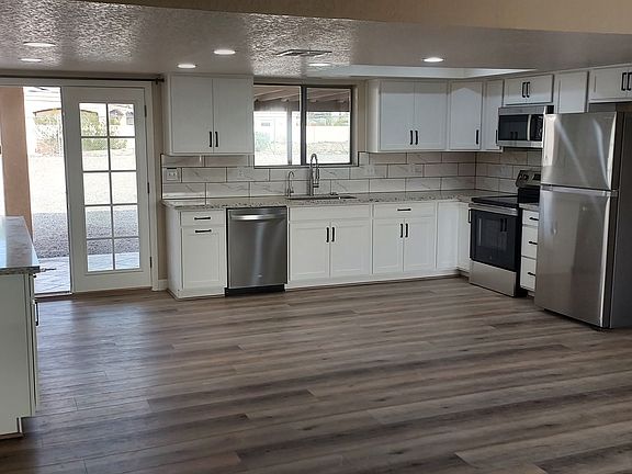 2nd image of 3229 Maverick Dr