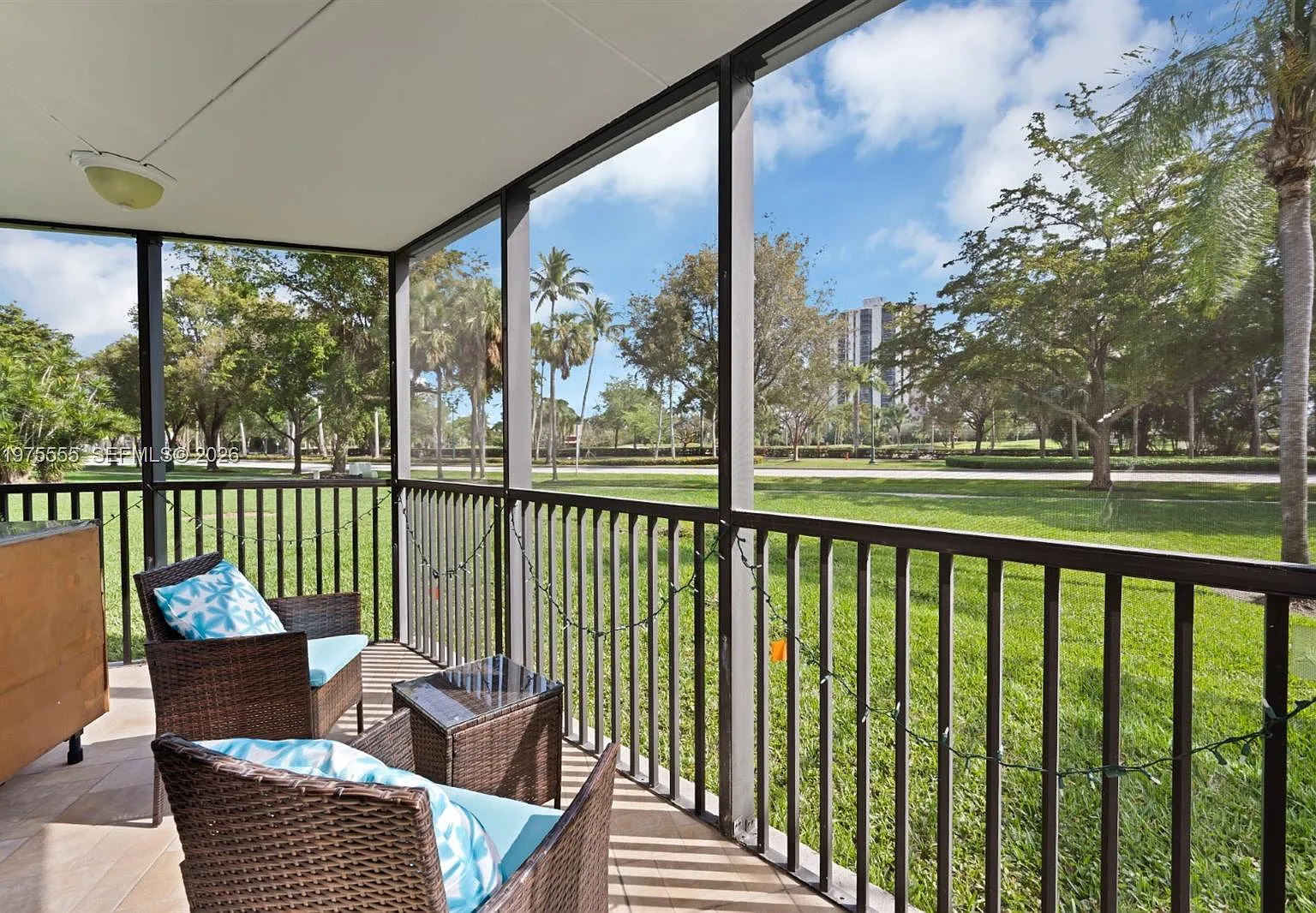 Bravura Ii Condo — Photo 2