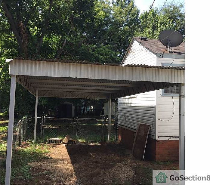 2nd image of 2406 Poplar St