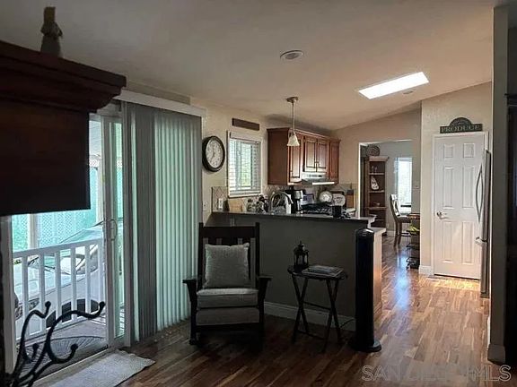 4th image of 13327 Casa Vista St #97