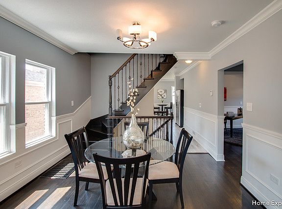 4th image of 2722 Clarence Ave