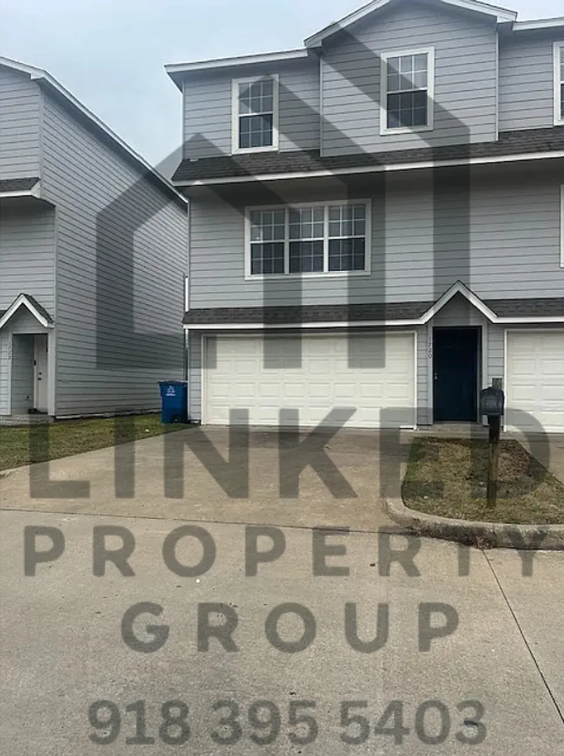 Townhome off Riverside in Tulsa! — Photo 1