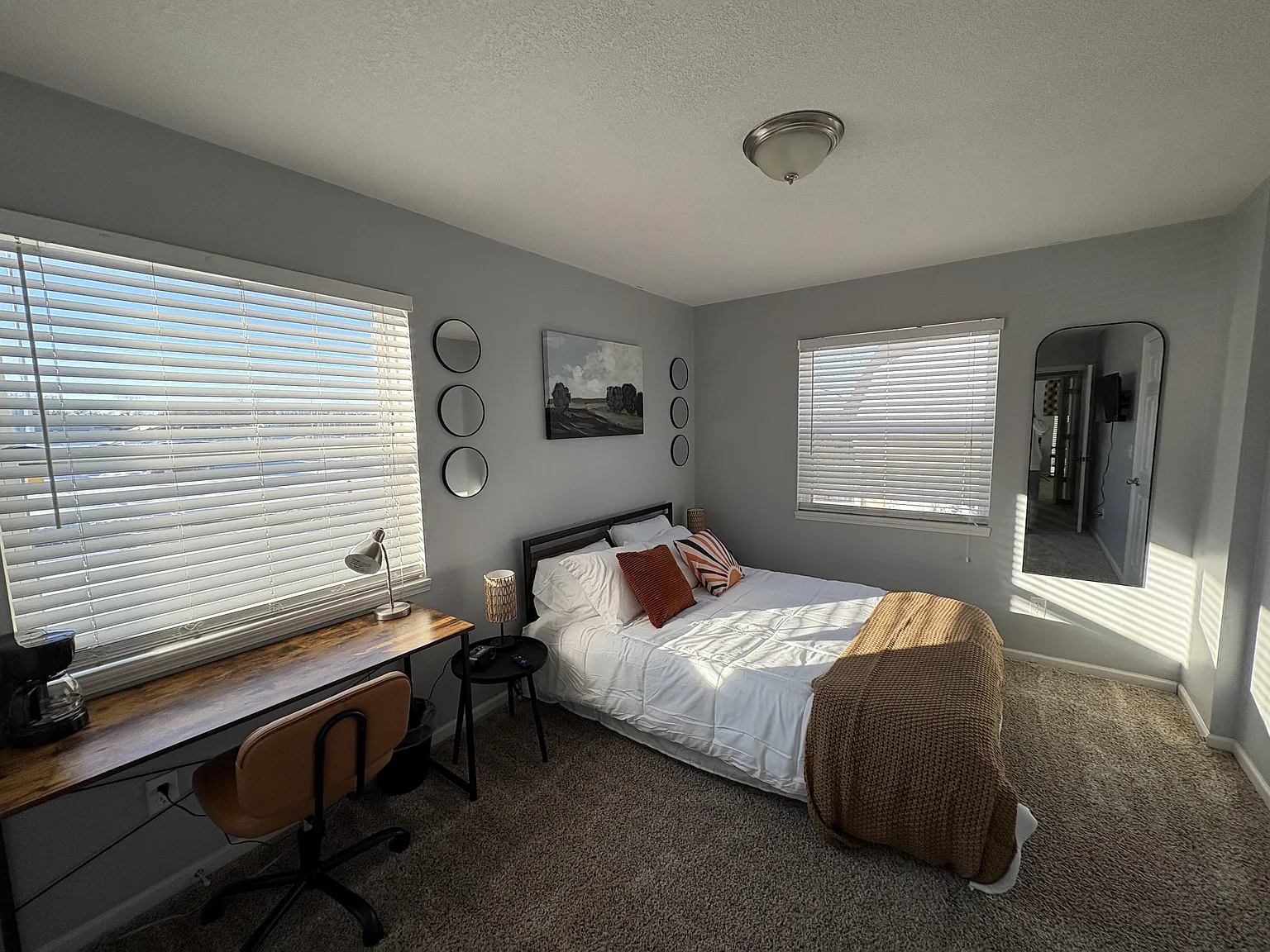 4 bed, 5.0 bath, 1785 sqft, $1,048 — Photo 1