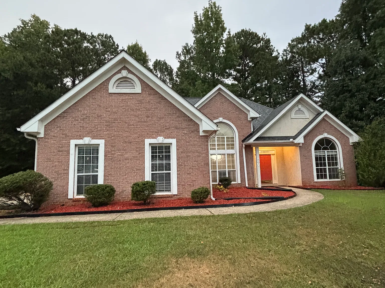 3 bed, 1766 sqft, $2,400 — Photo 2