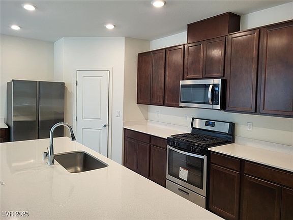 3rd image of 7672 Lush Oasis Ave