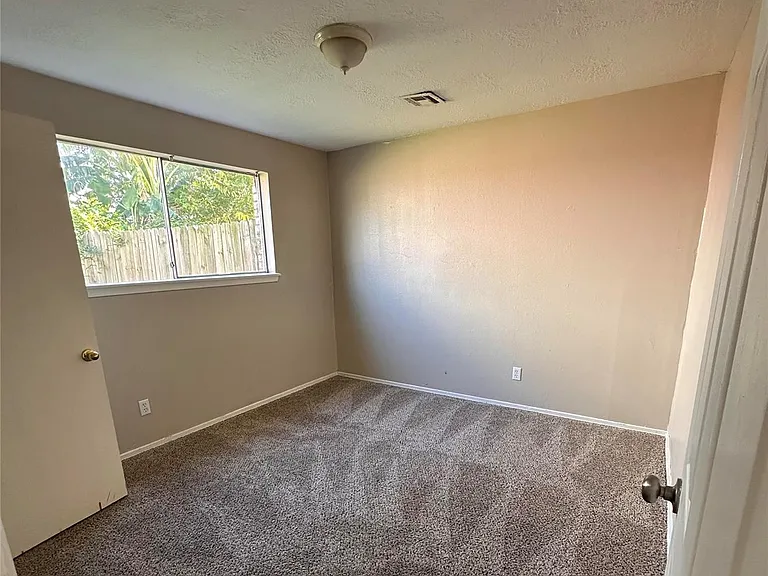 17210 Woodburn Dr — Photo 17
