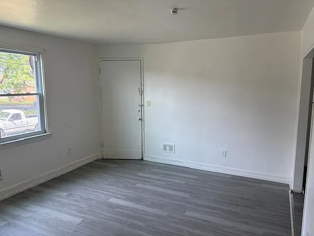 2129 Seneca Rd #1 — Photo 2