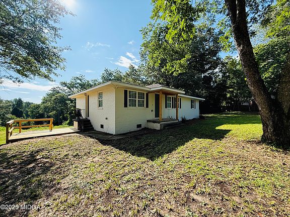 3rd image of 708 N Houston Lake Blvd
