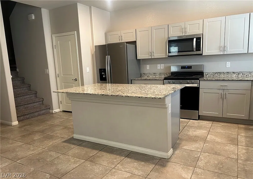 3 bed, 2.5 bath, 1709 sqft, $2,100 — Photo 4