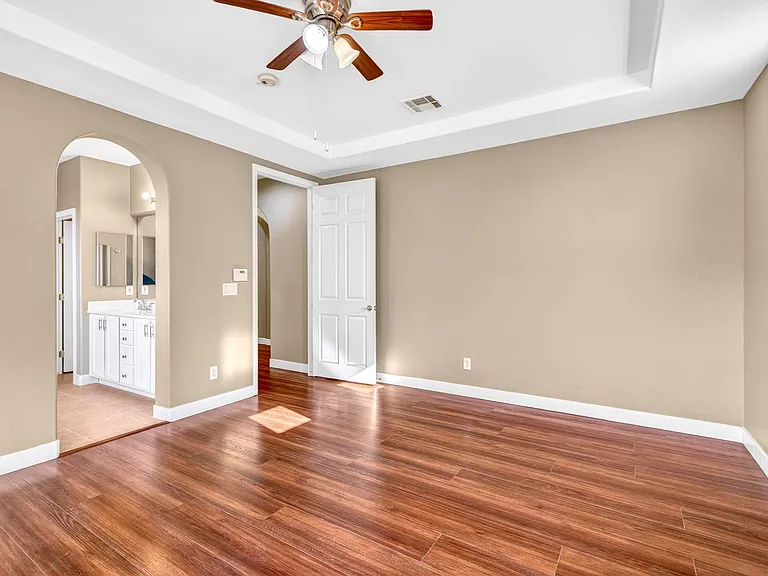 11757 Del Sur Ave — Photo 16