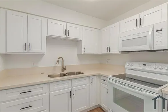 2 bed, 450 sqft, $1,200 — Photo 3
