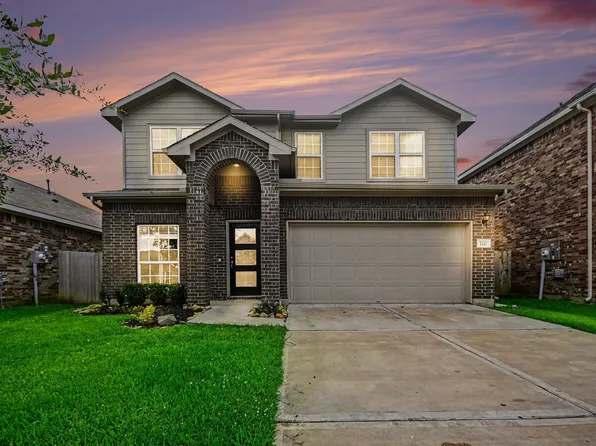 110 Kelly St, Angleton, TX 77515