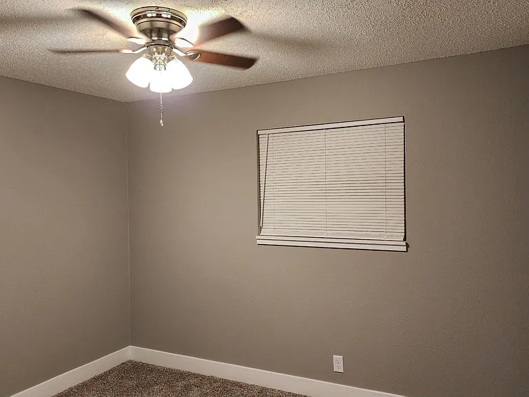 629 S Campbell Ave #B — Photo 11
