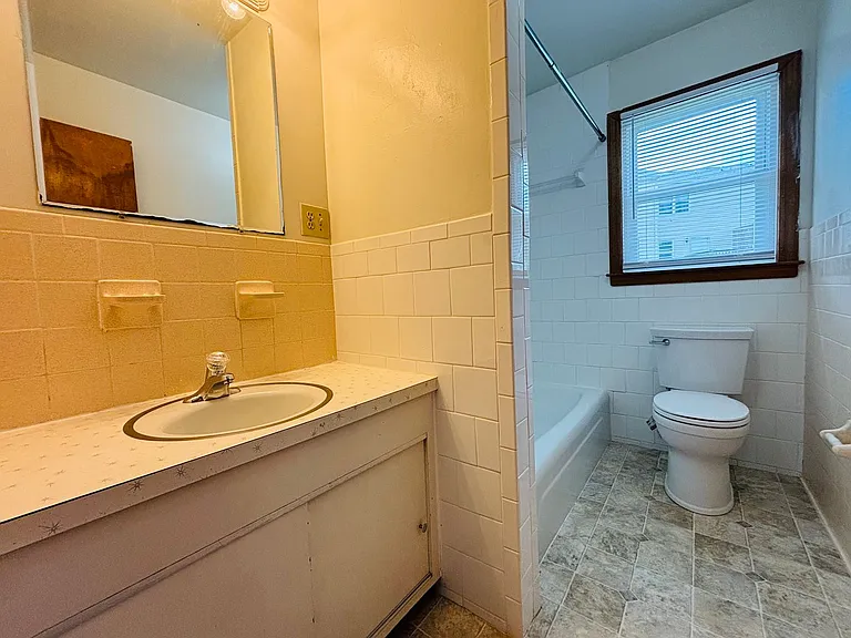 2 Bedroom, 1 Bath Apartment — Photo 13