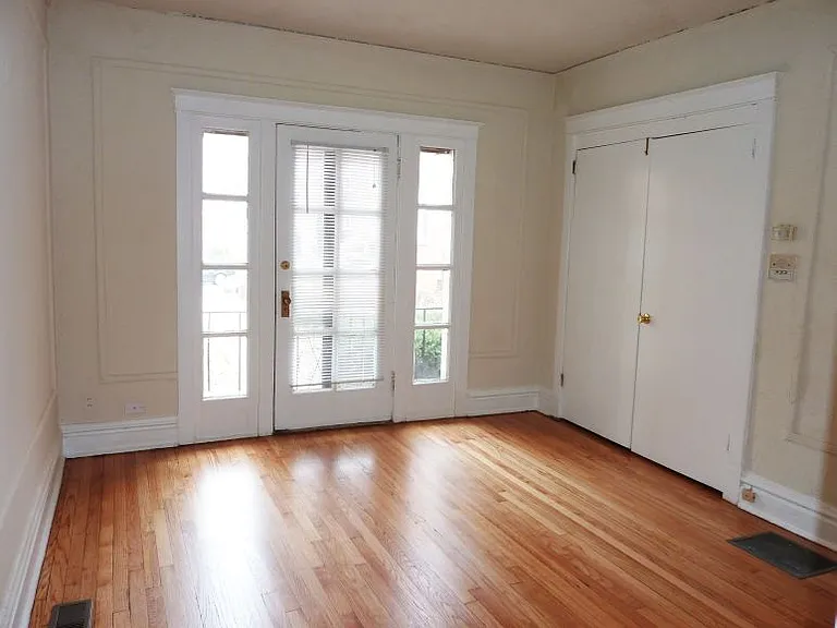 6324 Southwood Ave — Photo 3