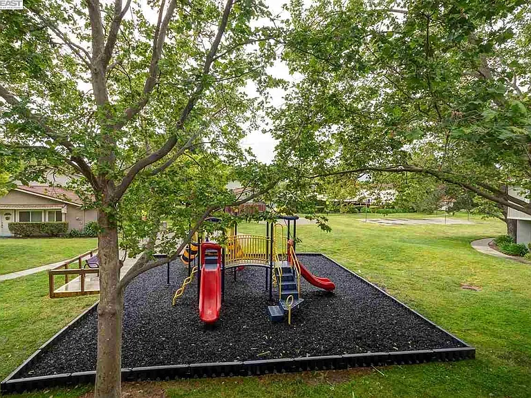 4471 Comanche Way — Photo 8