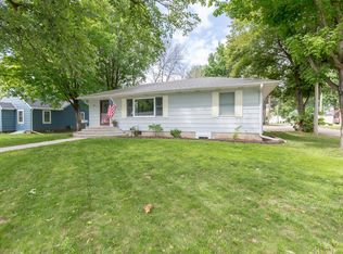 114 S Grove St, Belle Plaine, MN 56011
