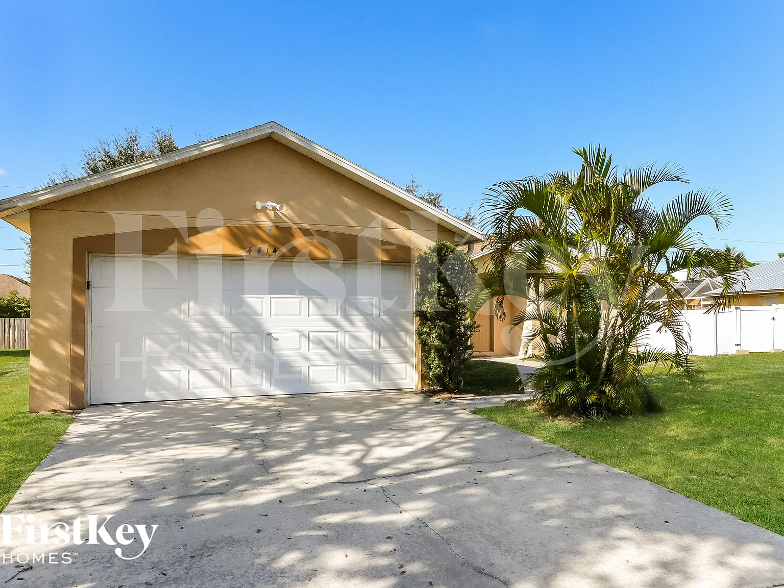 3 bed, 2.0 bath, 1736 sqft, $2,405 — Photo 3