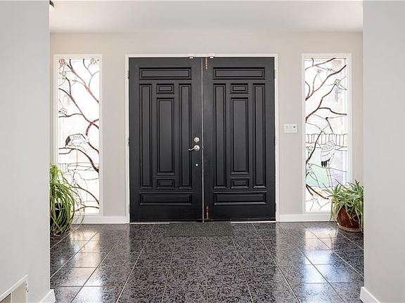 2nd image of 326 Prospect Cir