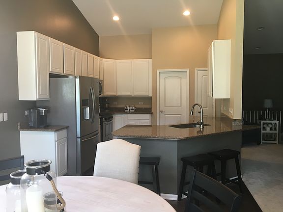 4th image of 3200 Belle Terre