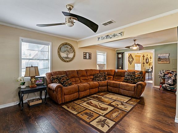 4th image of 146 Lakeshore Dr